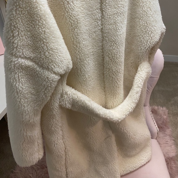 COPY - Missguided white teddy borg oversized coat - Picture 3 of 3